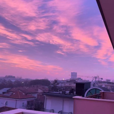 Il Tramonto Apartment Римини Екстериор снимка